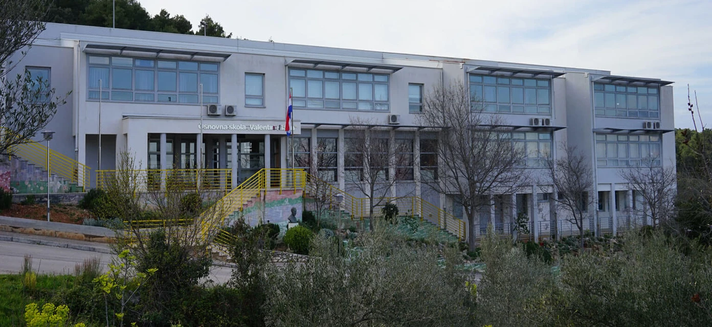 Valentin Klarin Elementary School by Atrij Architects